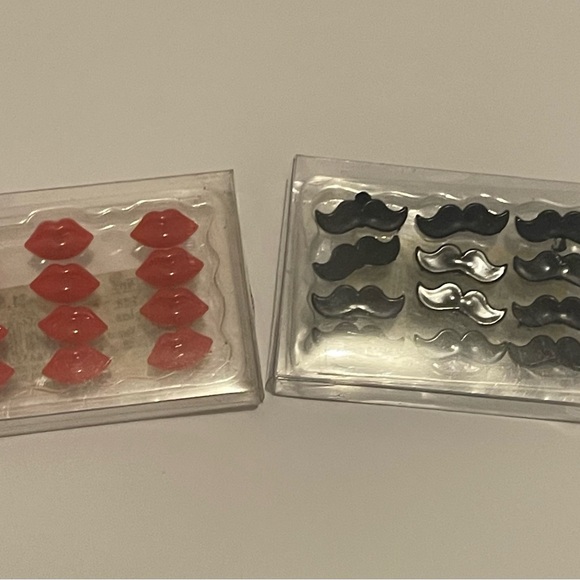 Mustaches and lips push pin decorations - Picture 3 of 4
